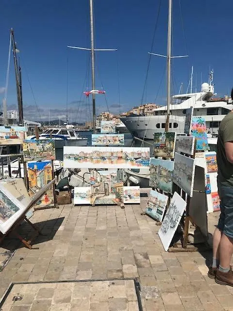 Maison Du Lac Grimaud 0*,  France